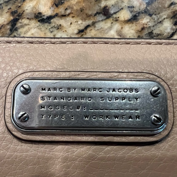 Marc by Marc Jacobs 100% Leather Tan wallet $40 - Picture 2 of 14